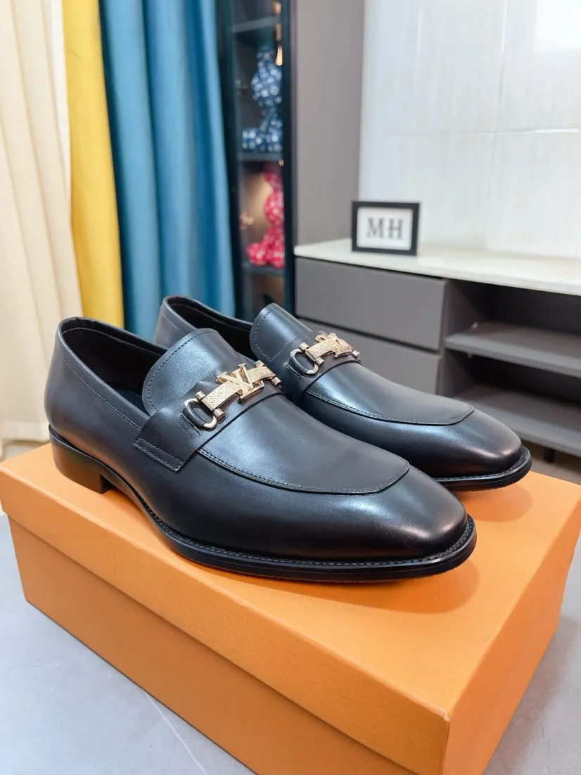 Men's men's shoes 💰500🌸🌸 [Louis Vuitton (LV)] High-end business formal leather shoes 🍀 luxurious and elegant style, both practicality and style, professional focus on details and quality, counter original 1⃣️: 1⃣️ ultra-accurate reproduction 👍🏻! Material: The upper is made of imported original calfskin➕imported Italian cowhide leather. Original anti-slip and wear-resistant outsole! Code number: 38--44 (45 customized)